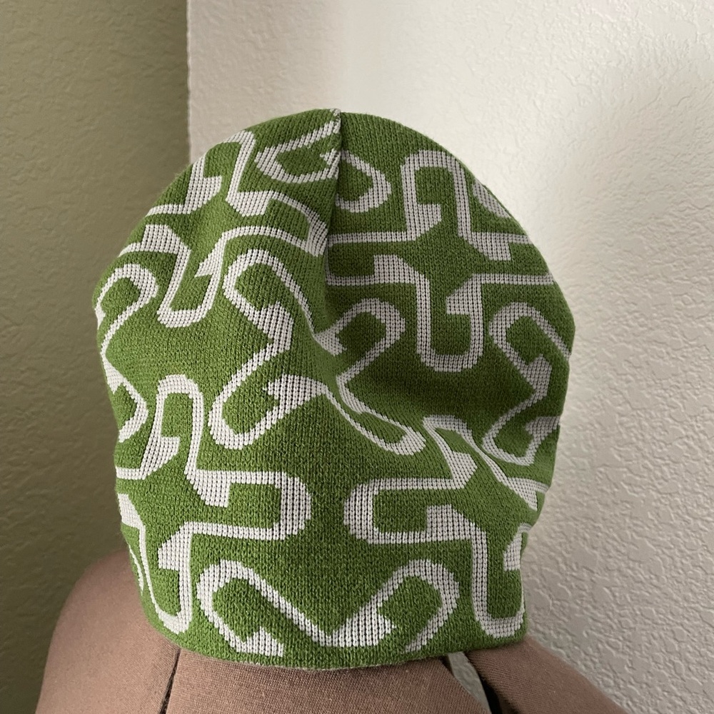 Dakine reversible beanie